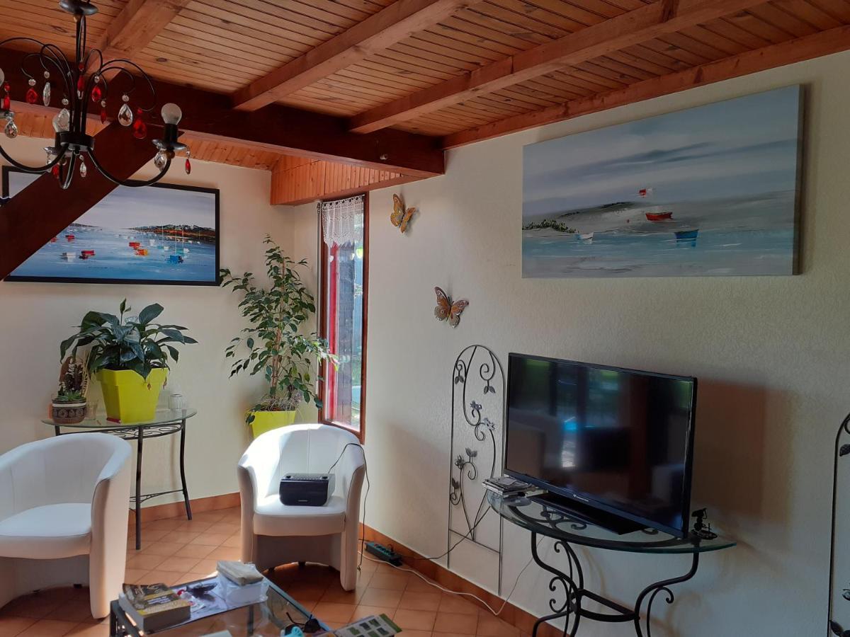 Bed and Breakfast Chez Christine Noyal-Pontivy Екстер'єр фото